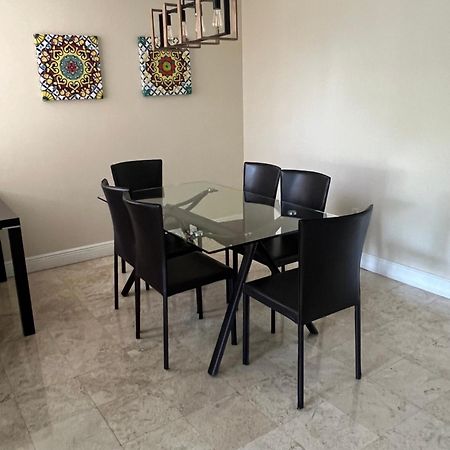 Апартаменты Renovated 2/2 Unit At Yacht Club/Авентура Экстерьер фото